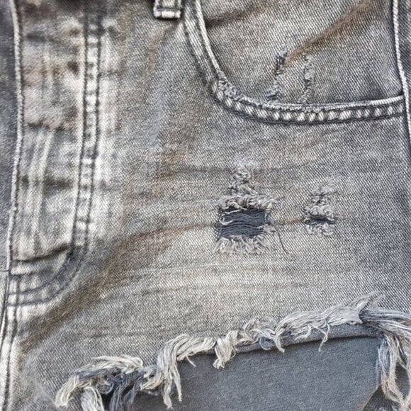 One Teaspoon Le Wolves Black Wash Distressed Jean Short Size 24 - Picture 3 of 7